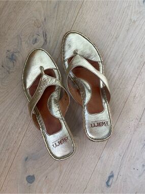 Born Gold Metalic Sandals size 6.